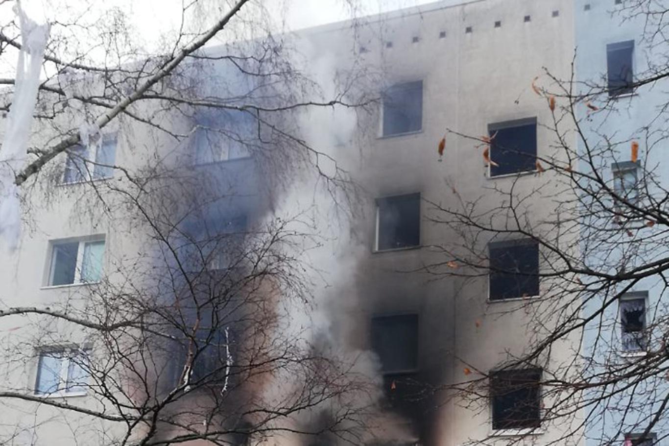 Almanya'da 5 katlı binada patlama